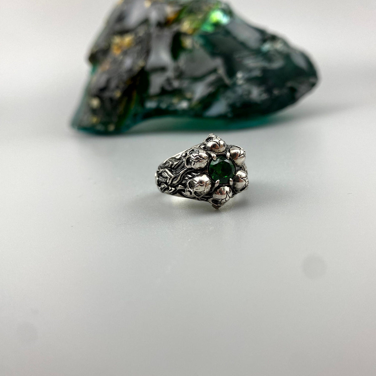 Furious Bonnie ring front view, miniature skulls around the green stone