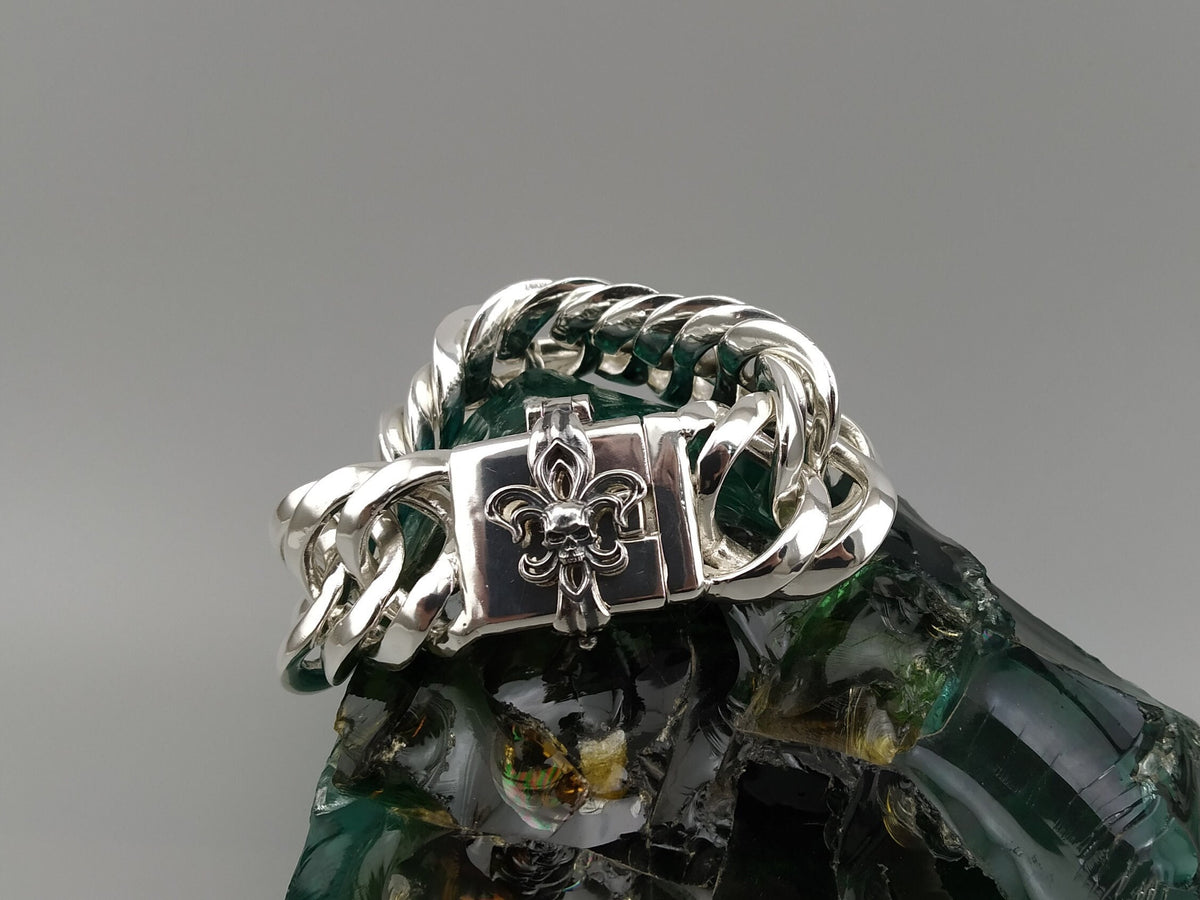Heavy 925 sterling silver Cuban link bracelet with gothic skull emblem clasp
