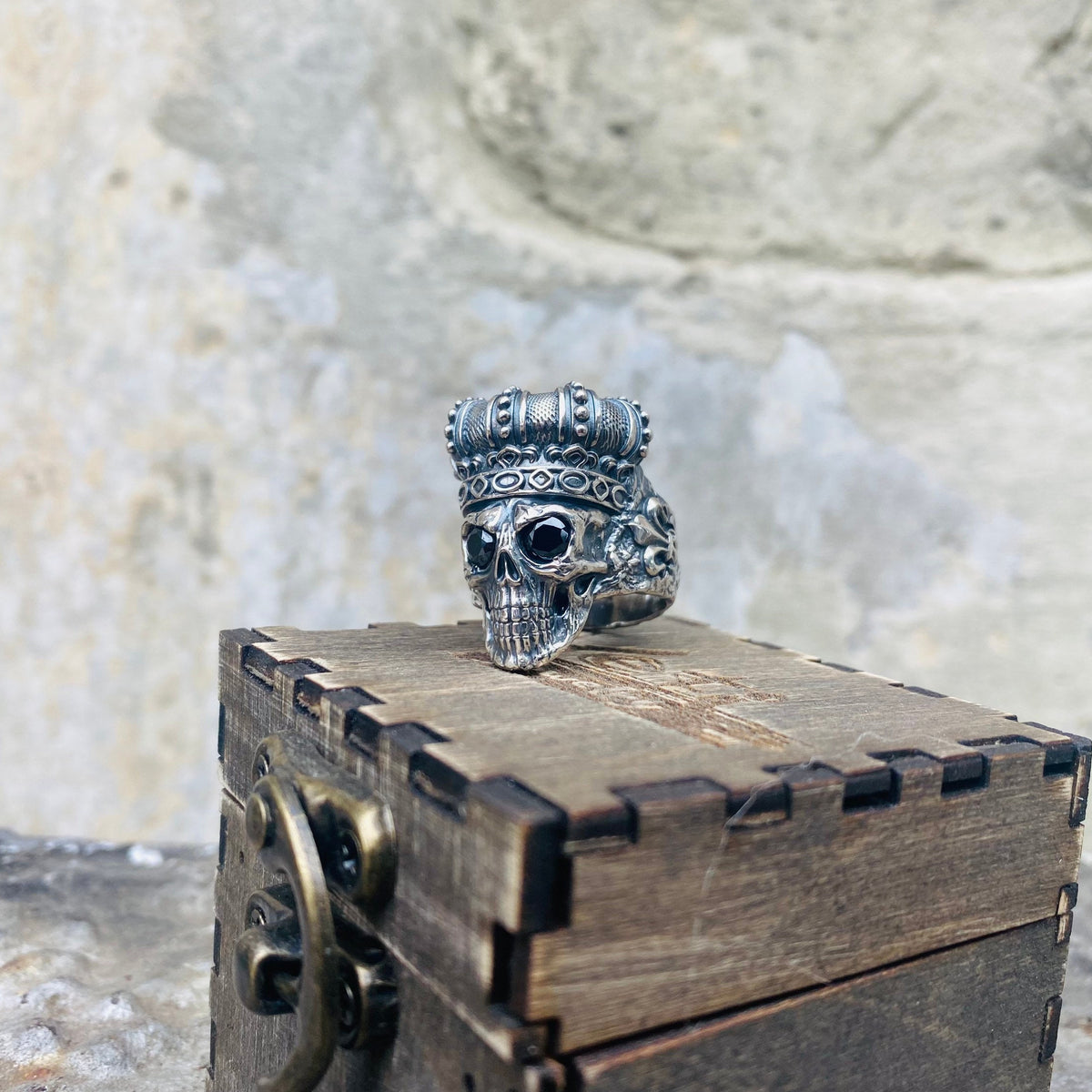 King of Shadow skull ring front view, ornate crown and dark eye stones