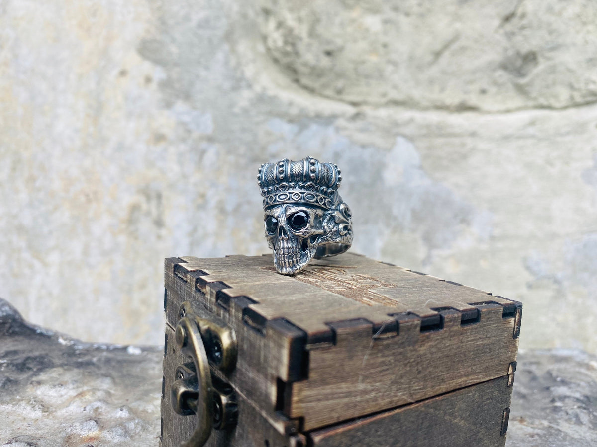 King of Shadow skull ring front view, ornate crown and dark eye stones