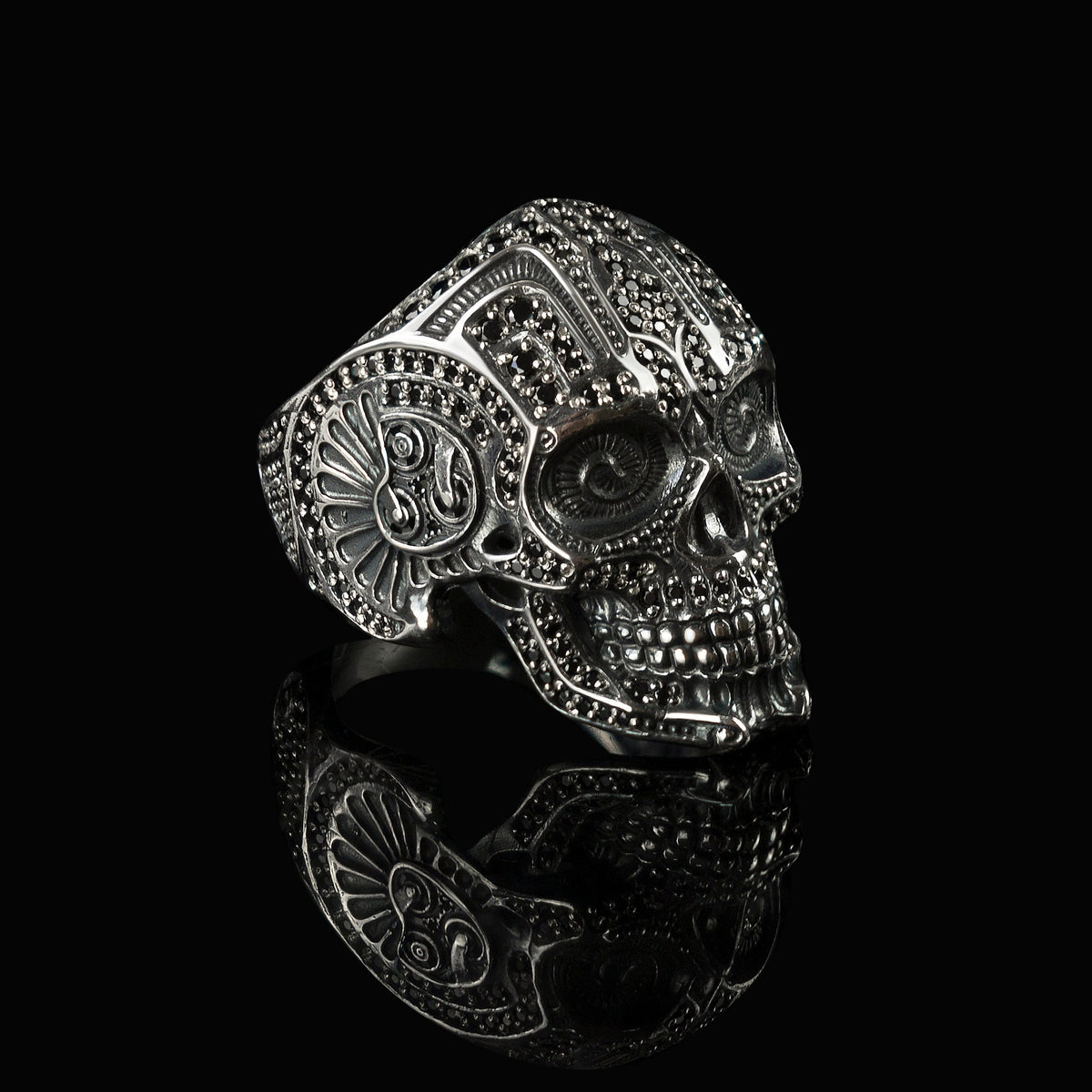 Ornate calavera skull ring in 925 silver, three-quarter view