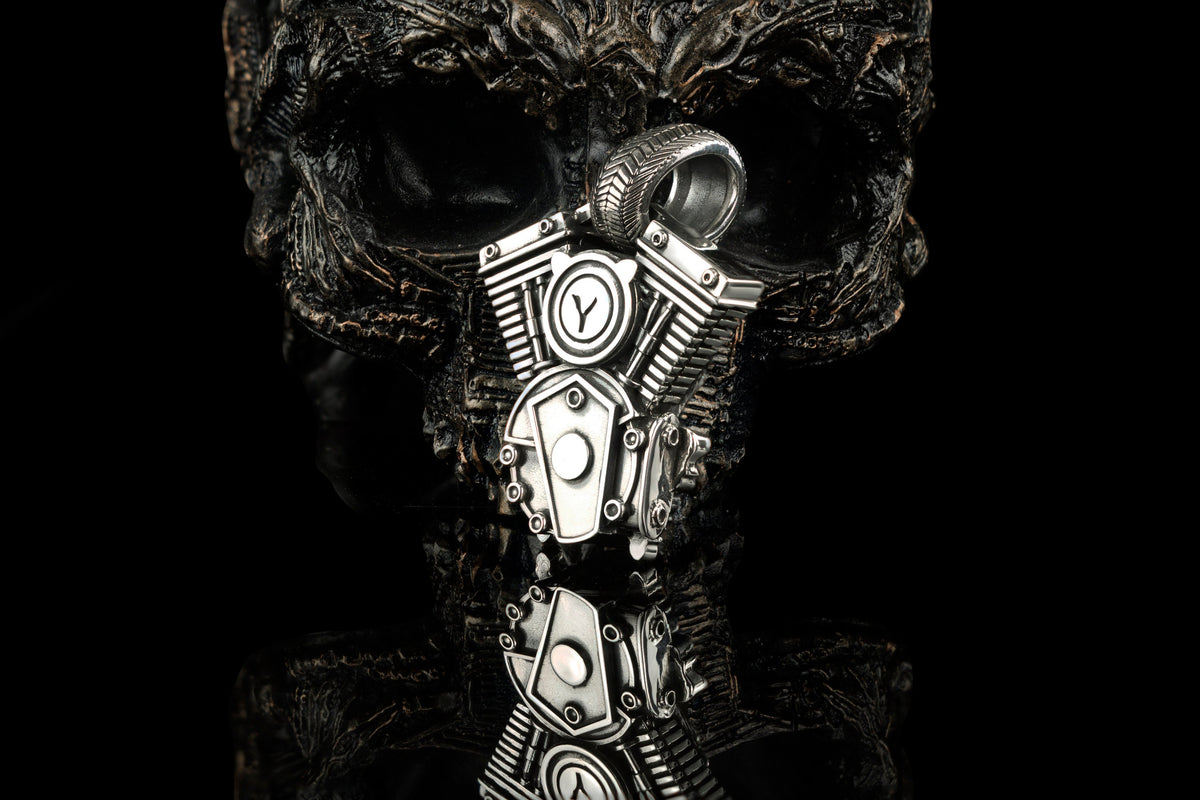 Vigor pendant on black with reflection, V-twin and skull detail