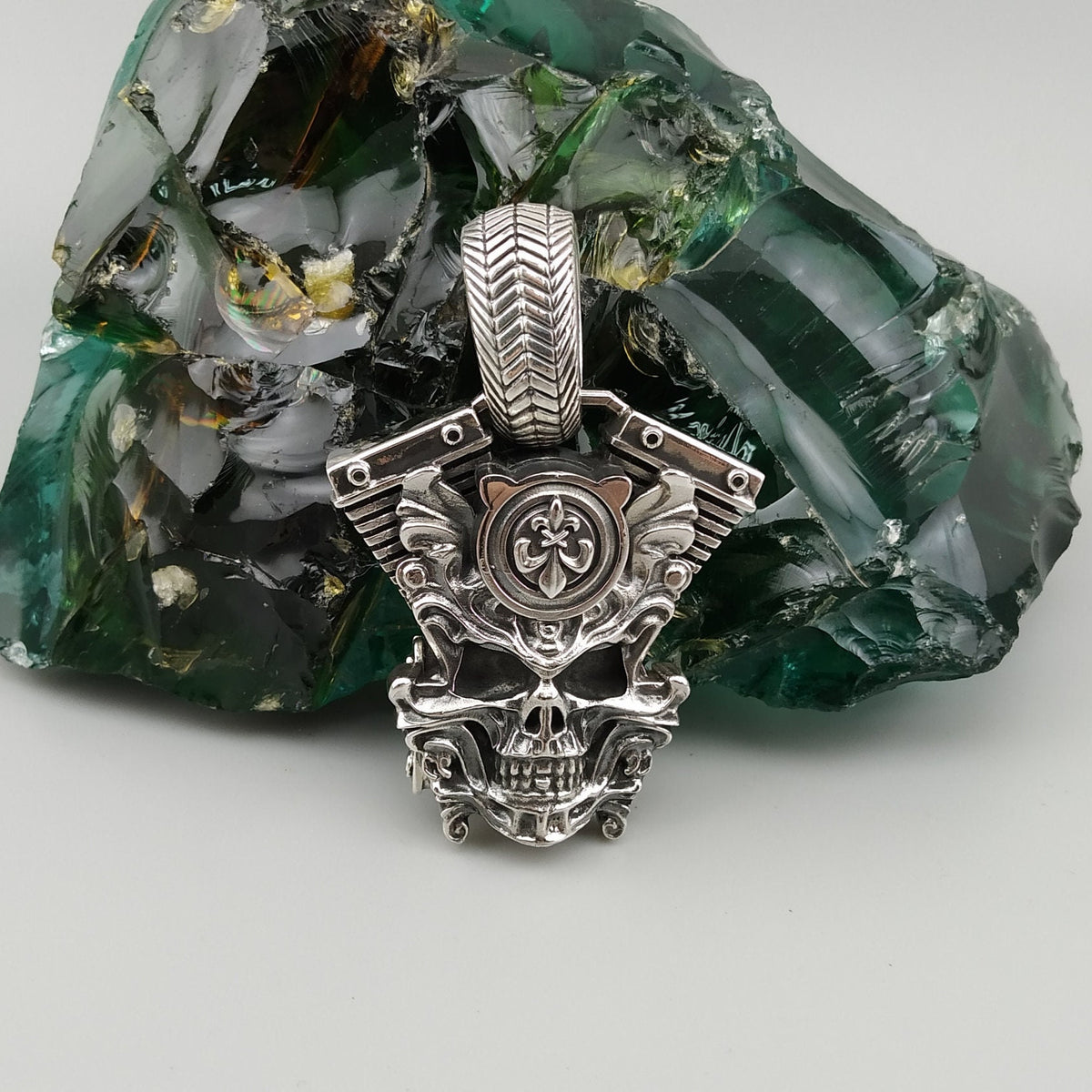 Vigor skull pendant front view with fleur-de-lis emblem