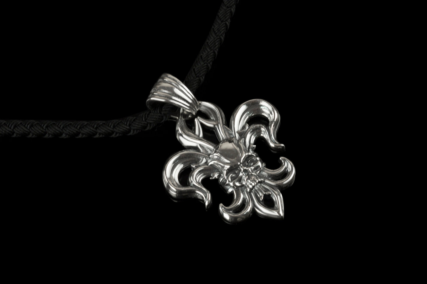 Skull pendant Skull jewelry for biker Fleur de Lis pendant Bikers jewelry