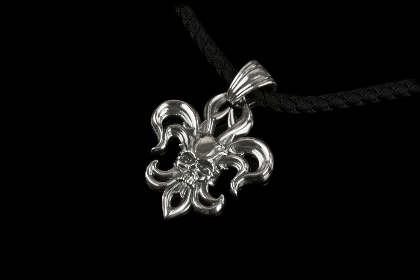 Skull pendant Skull jewelry for biker Fleur de Lis pendant Bikers jewelry