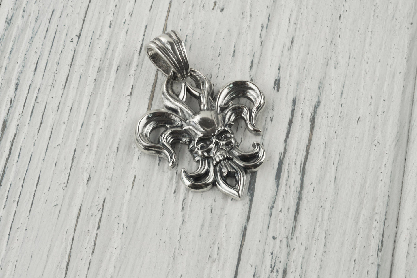 Skull pendant Skull jewelry for biker Fleur de Lis pendant Bikers jewelry