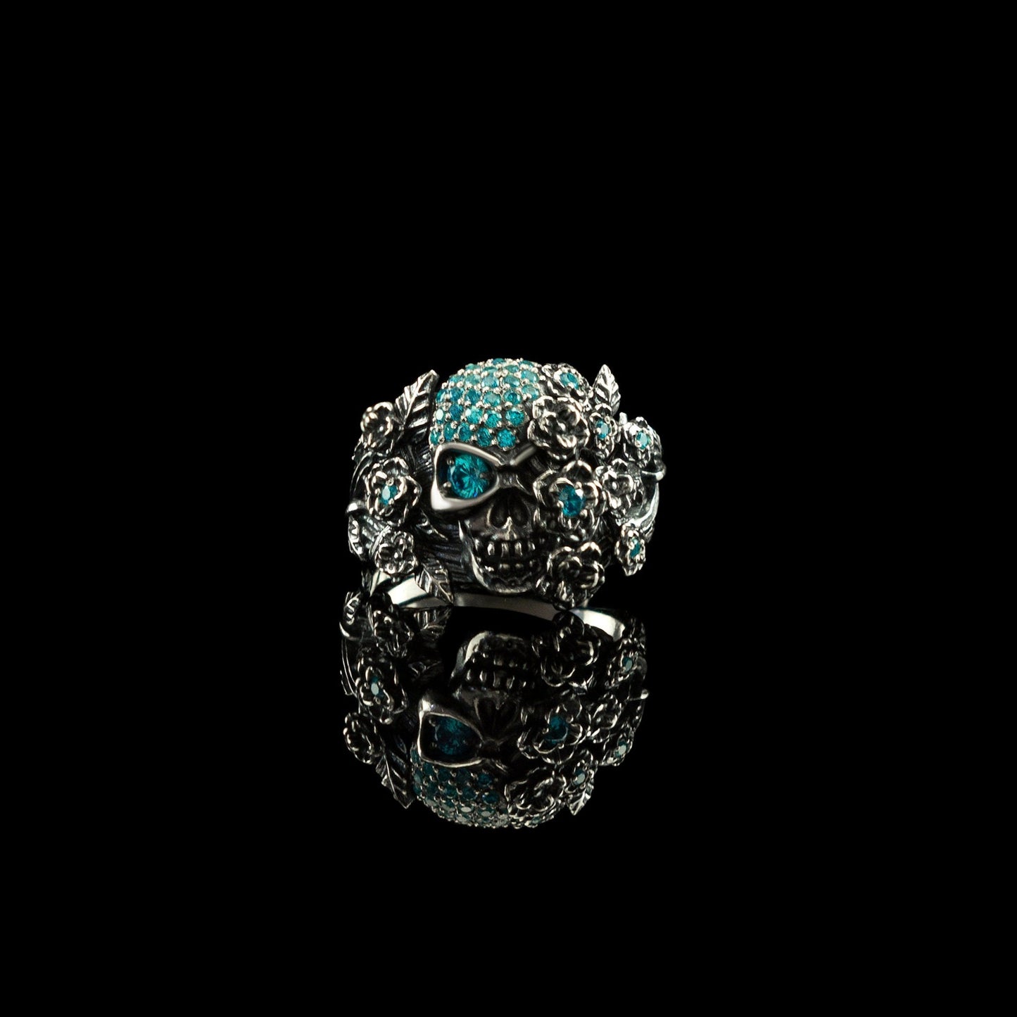 Blue women's skull ring Adjustable silver skull ring Blue gemstones Silver skull ring Skull with flowers