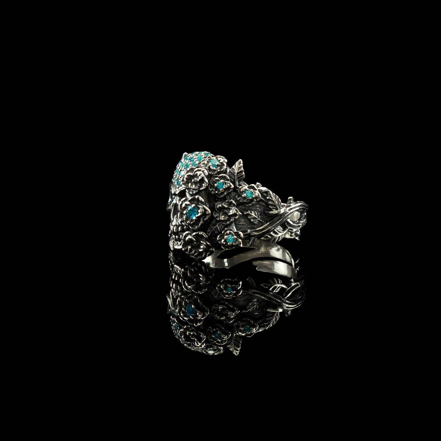 Blue women's skull ring Adjustable silver skull ring Blue gemstones Silver skull ring Skull with flowers