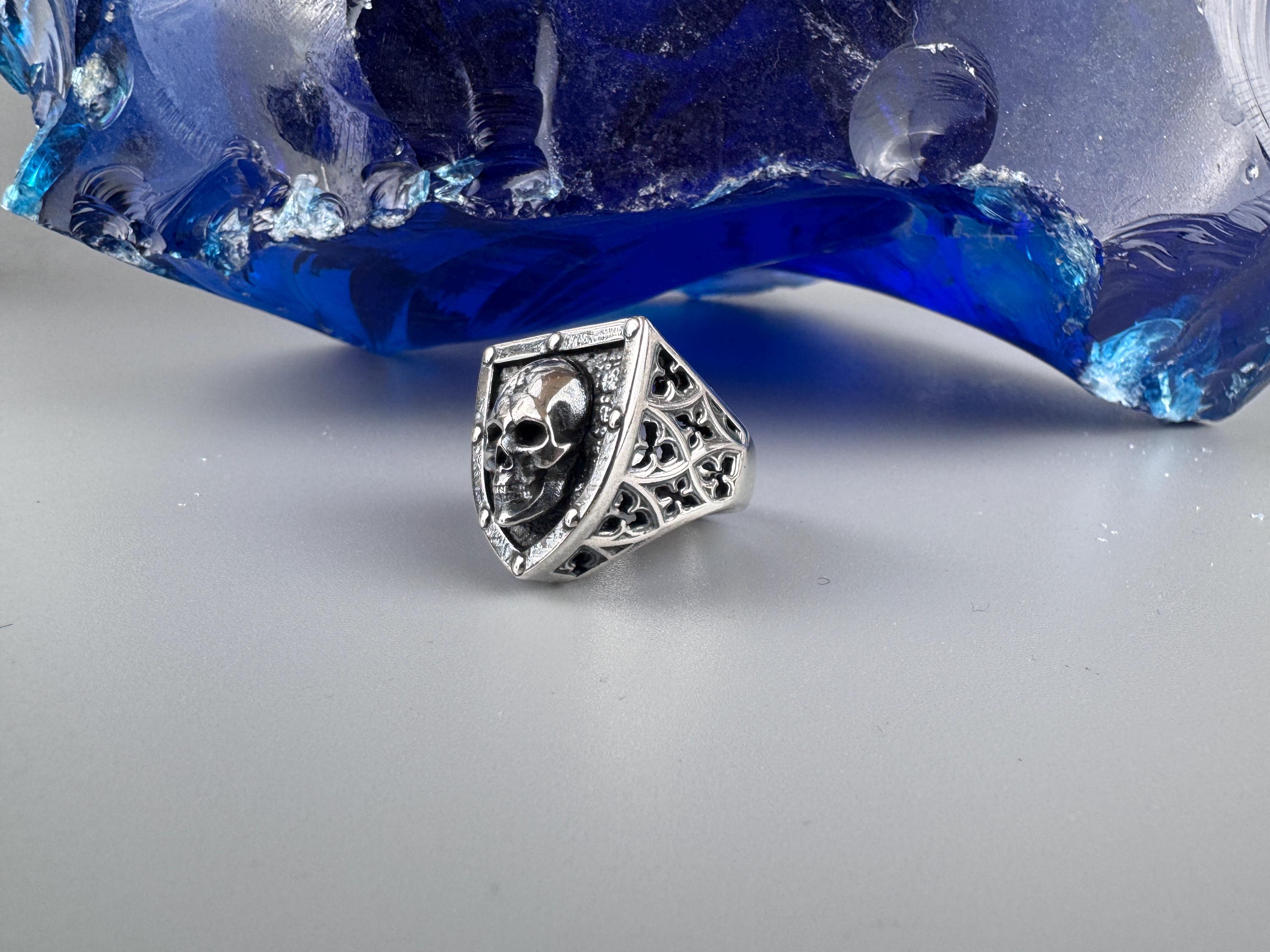 Shield skull ring three-quarter view with patterned shoulder