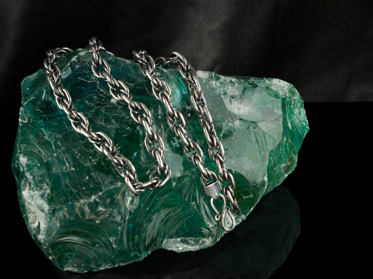Graf 10 mm sterling silver biker chain, on display 3