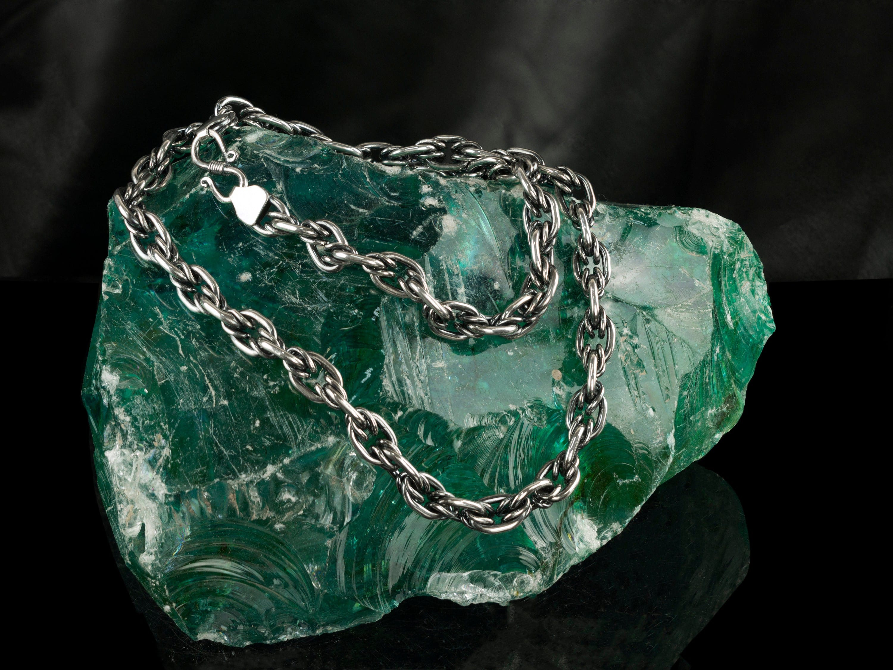Graf 10 mm sterling silver biker chain, on display