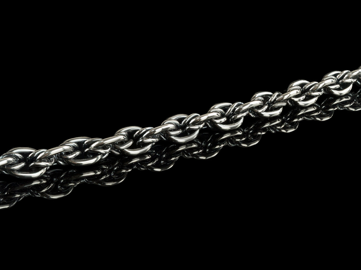 Close-up of the Graf bracelet's interlocking sterling silver links
