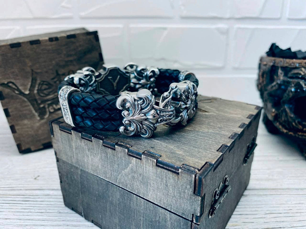 Guardian 25 mm heavy sterling silver and leather biker bracelet, on box 3