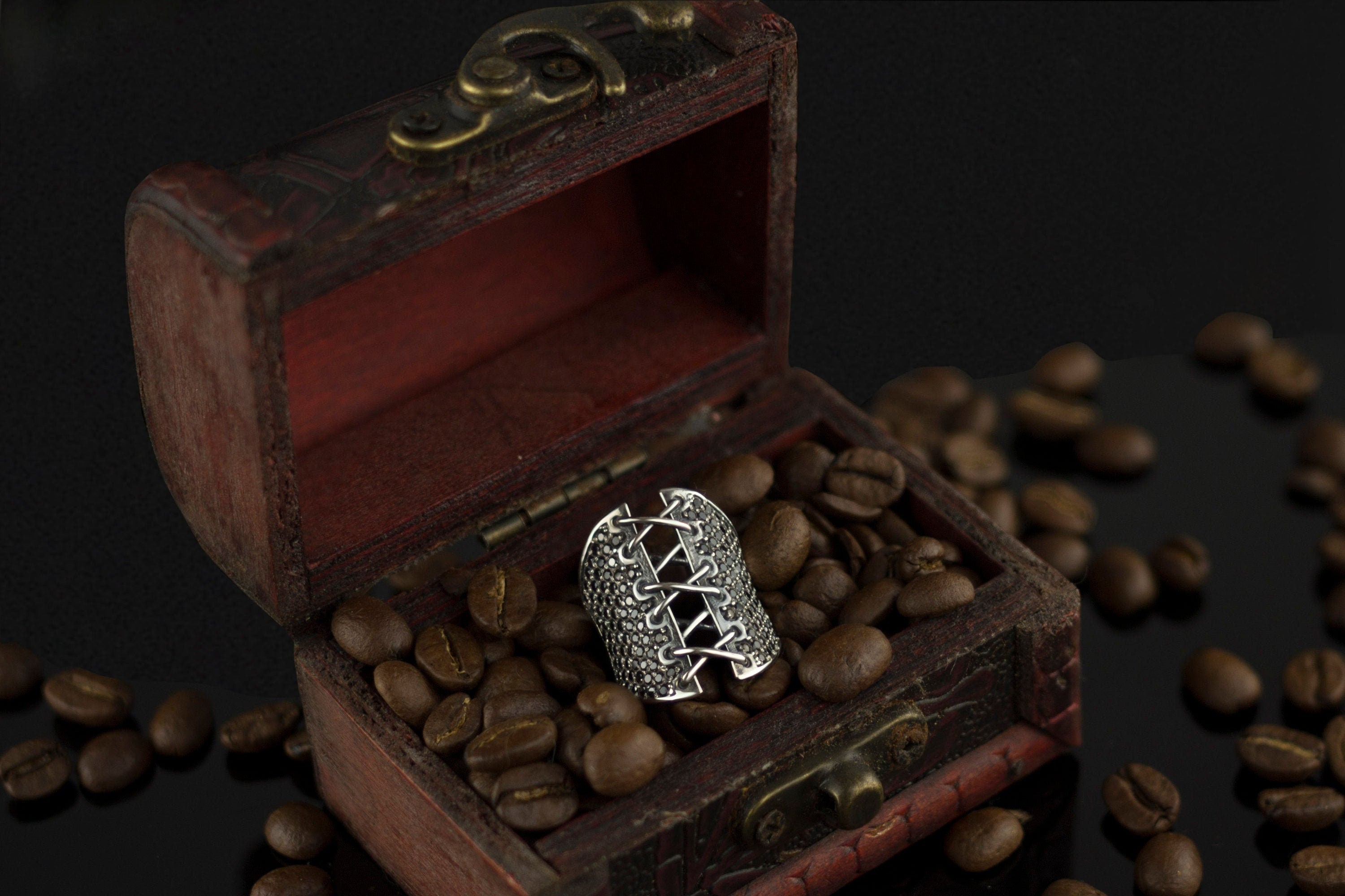 Angélique women's corset-inspired ring in 925 sterling silver with intricate lacing details and cubic zirconia