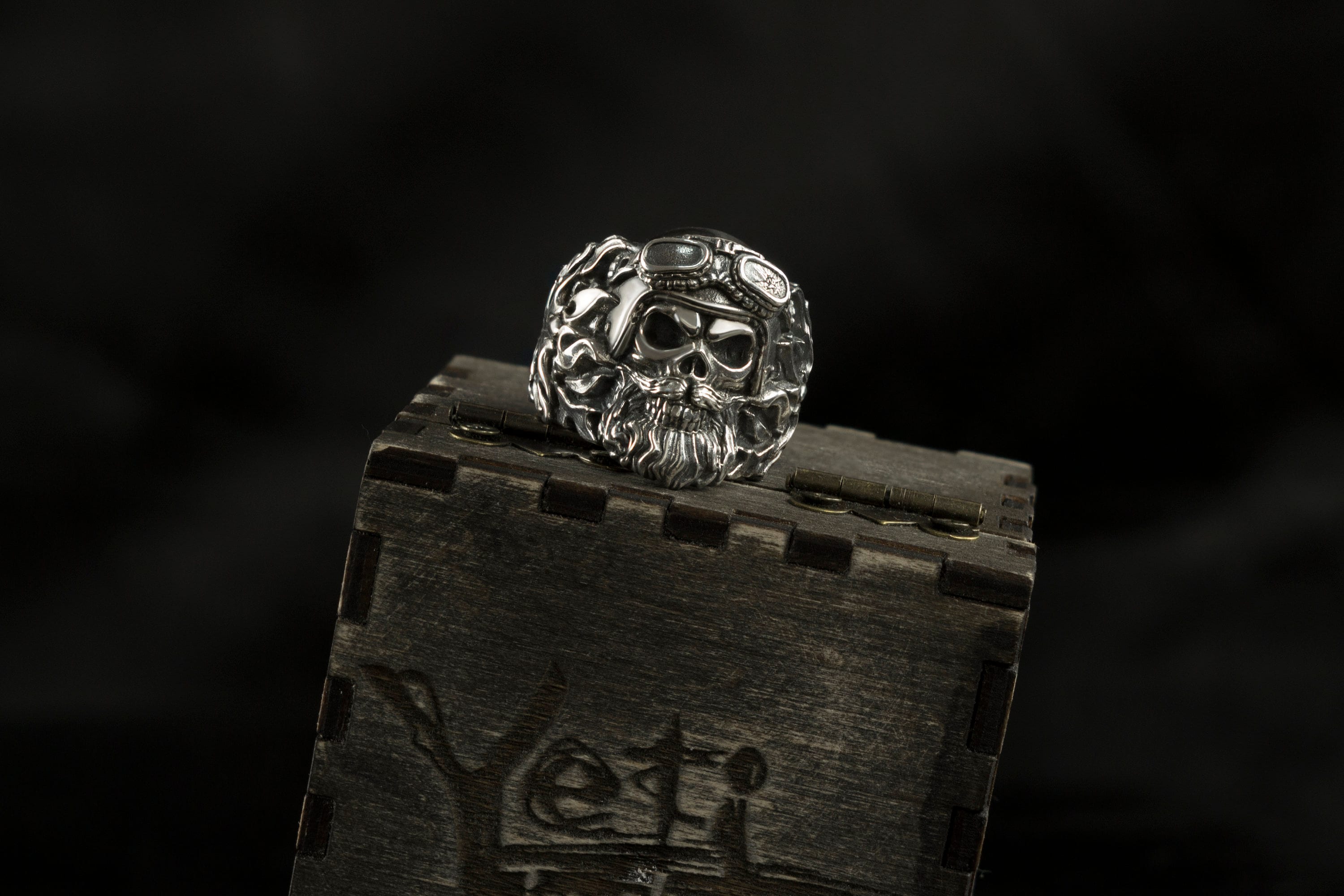 Rider heavy 925 sterling silver skull ring featuring a bearded skull and detailed motorcycle goggles, displayed on a wooden Yeti Jewelry box.