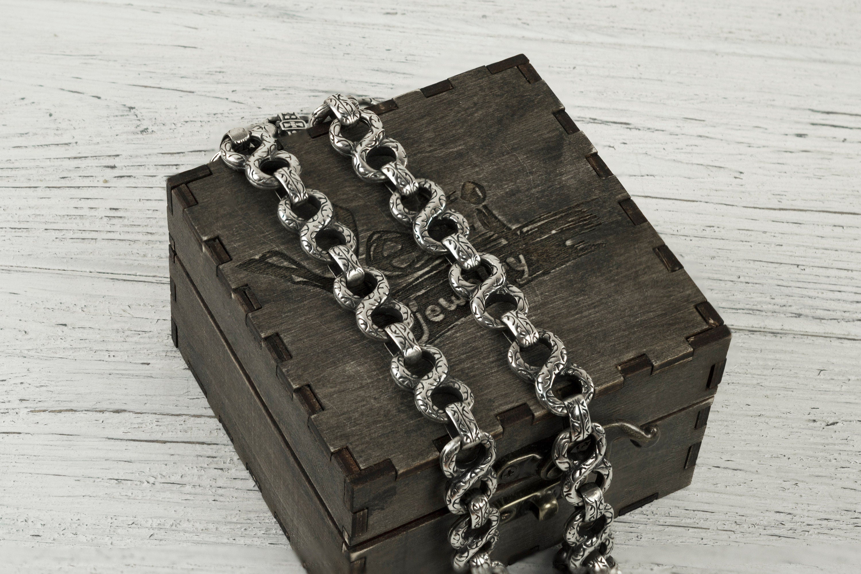 Infinity heavy 925 sterling silver chain with large decorative links, approximately 190 grams