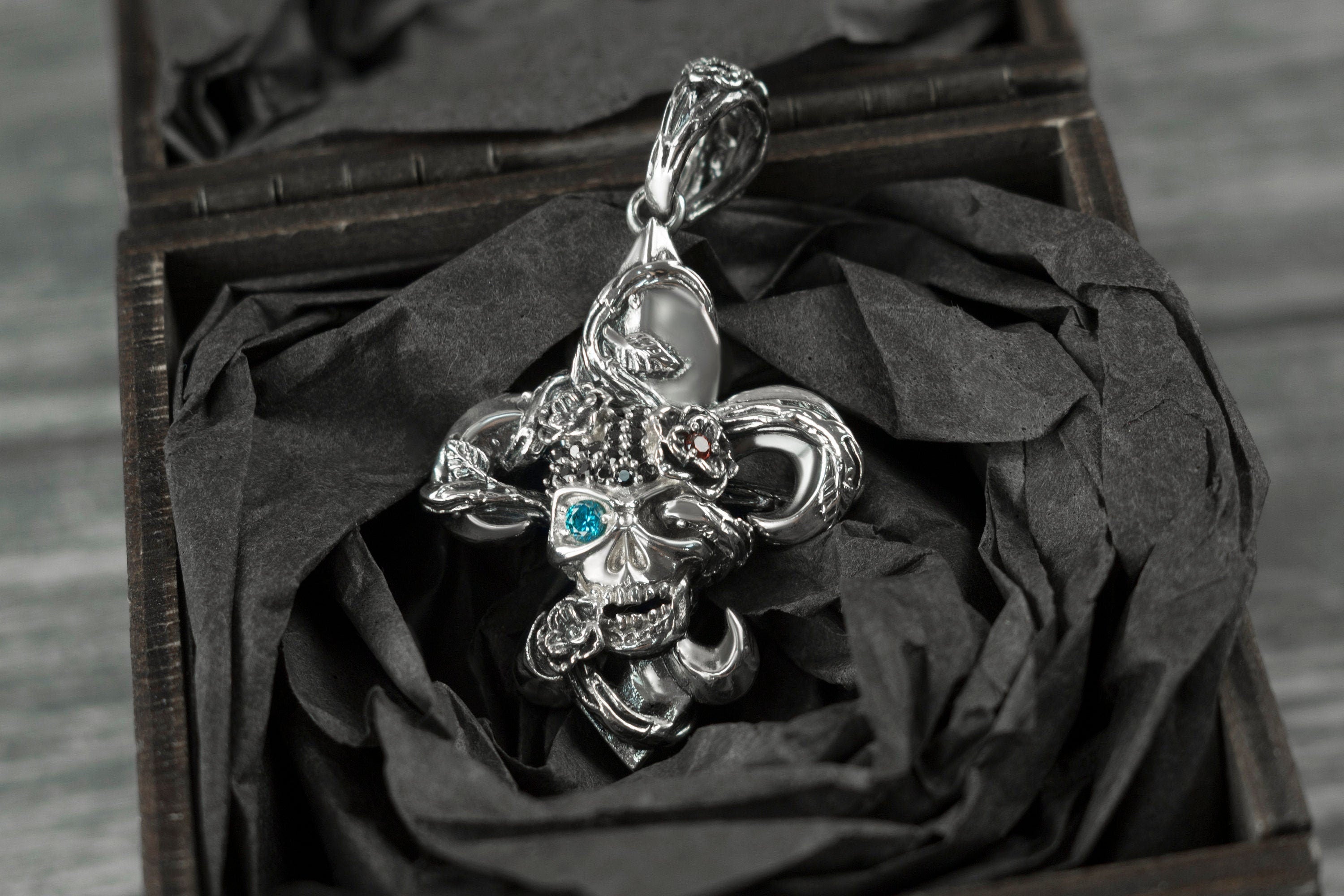 French Frida Y gothic pendant in 925 sterling silver with skull design and blue and red cubic zirconia