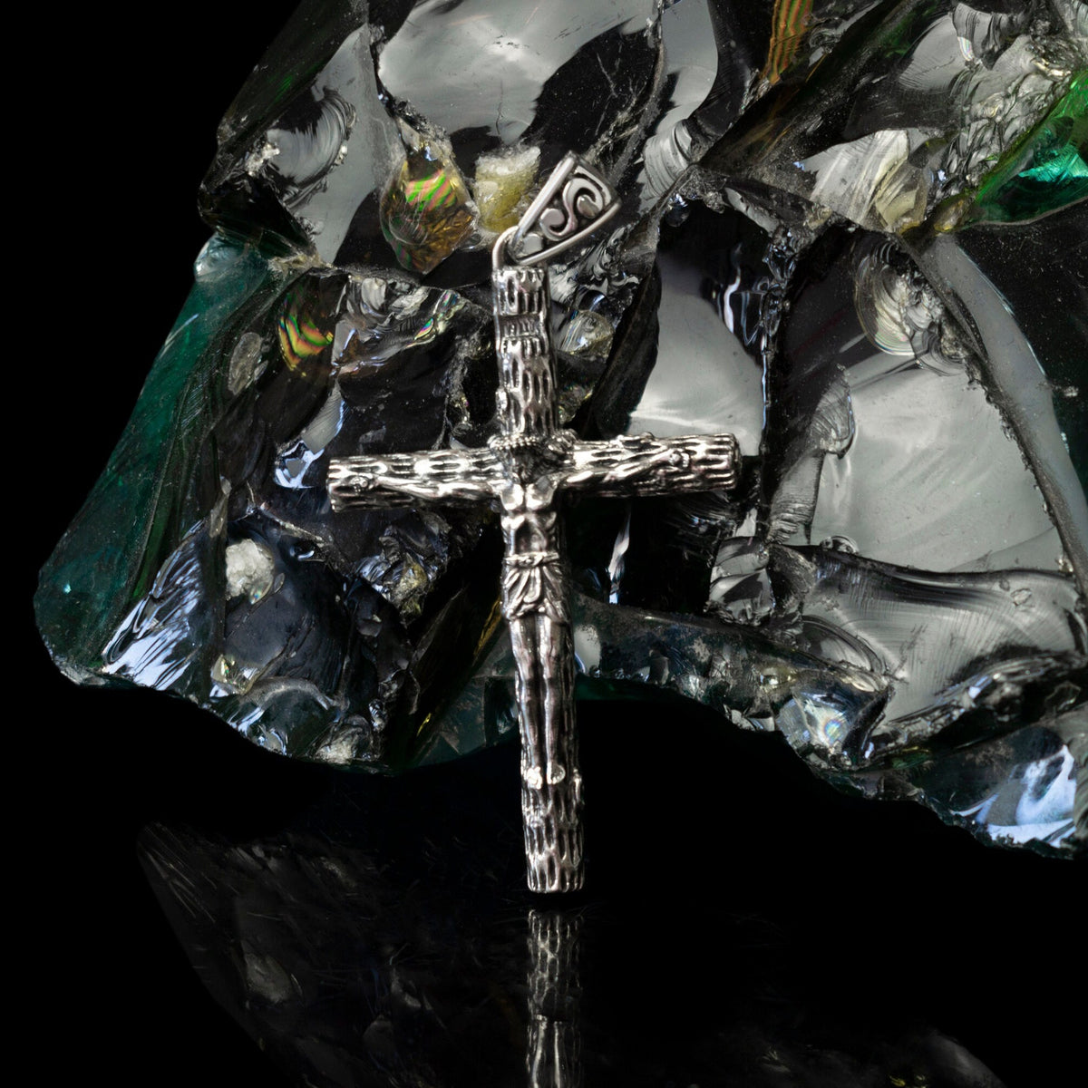 Jesus crucifix pendant in 925 sterling silver with a detailed sculpted figure of Christ on the cross by Yeti Jewelry