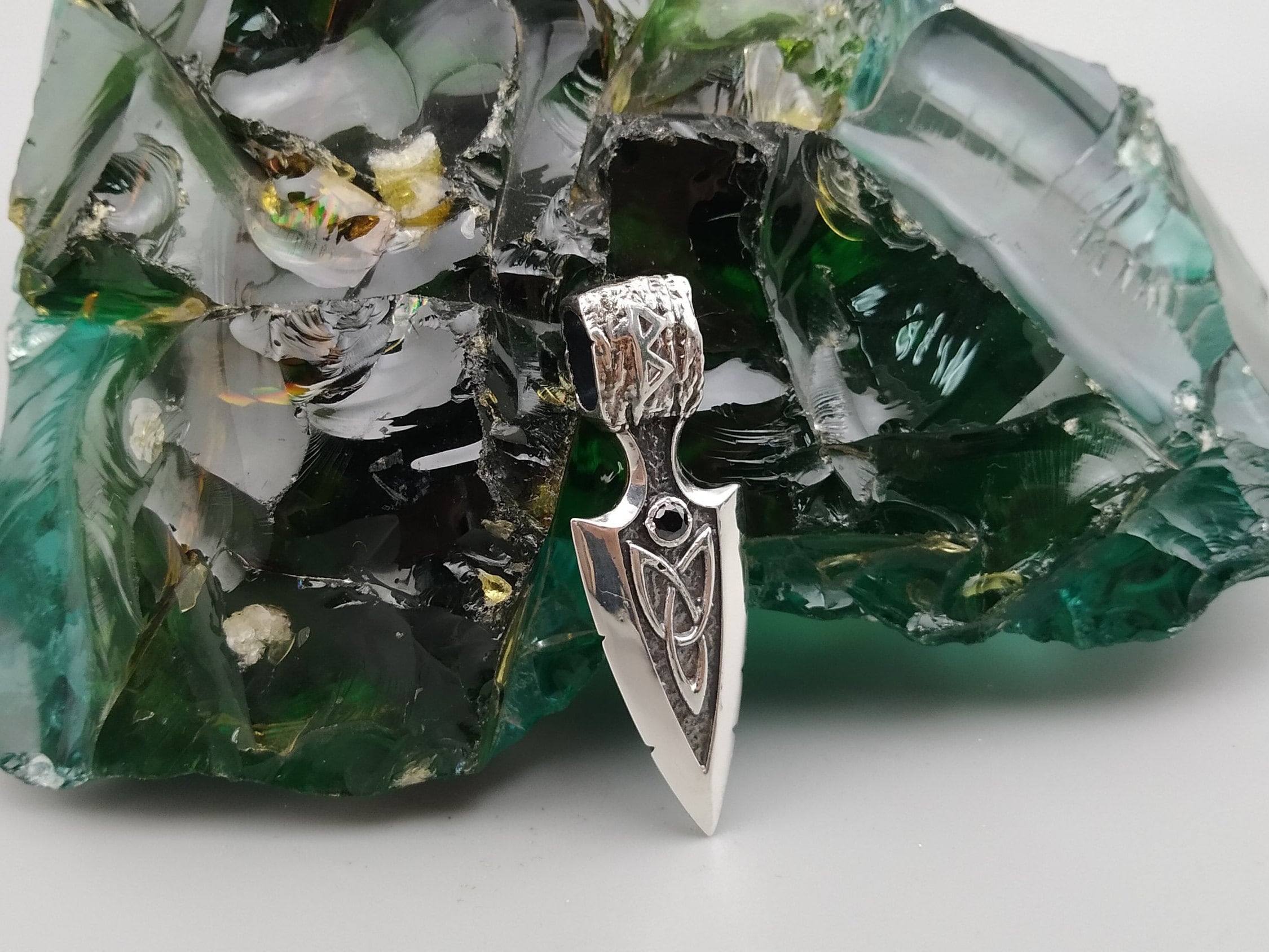 Gungnir spearhead pendant in 925 sterling silver with engraved Norse-inspired details and a pointed ornamental design