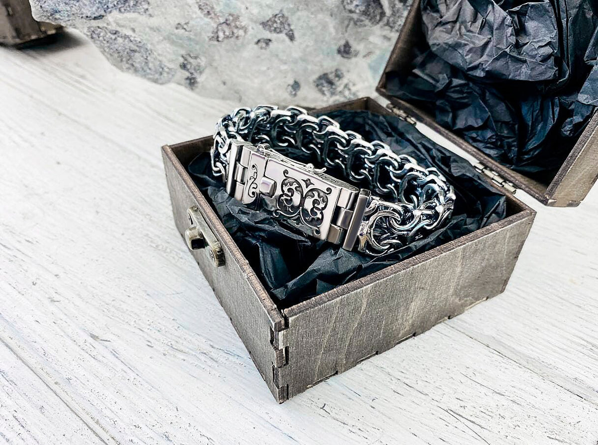 Kardinal sterling silver bracelet clasp detail inside a box