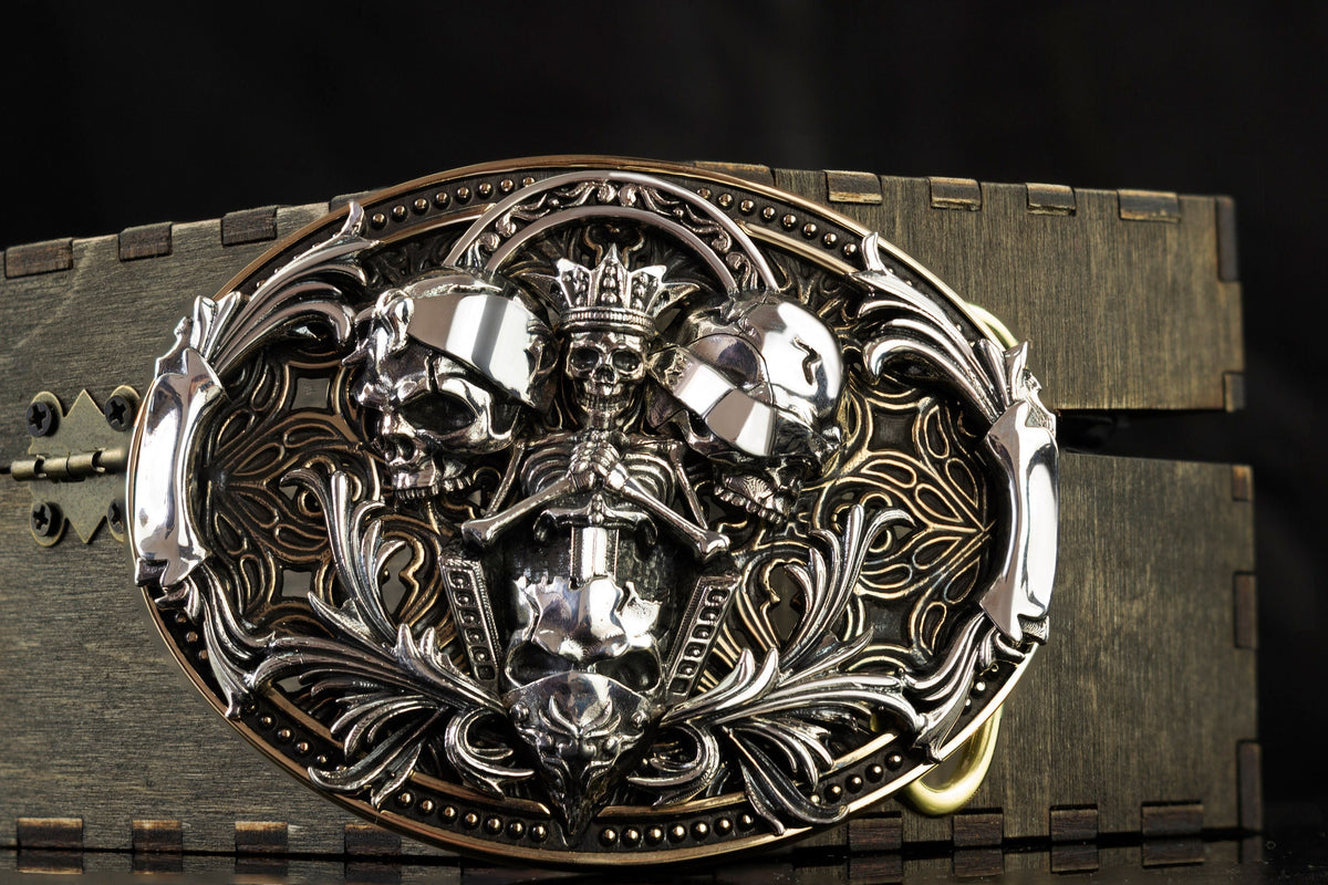 Heavy skull belt buckle, angled view of the oval frame