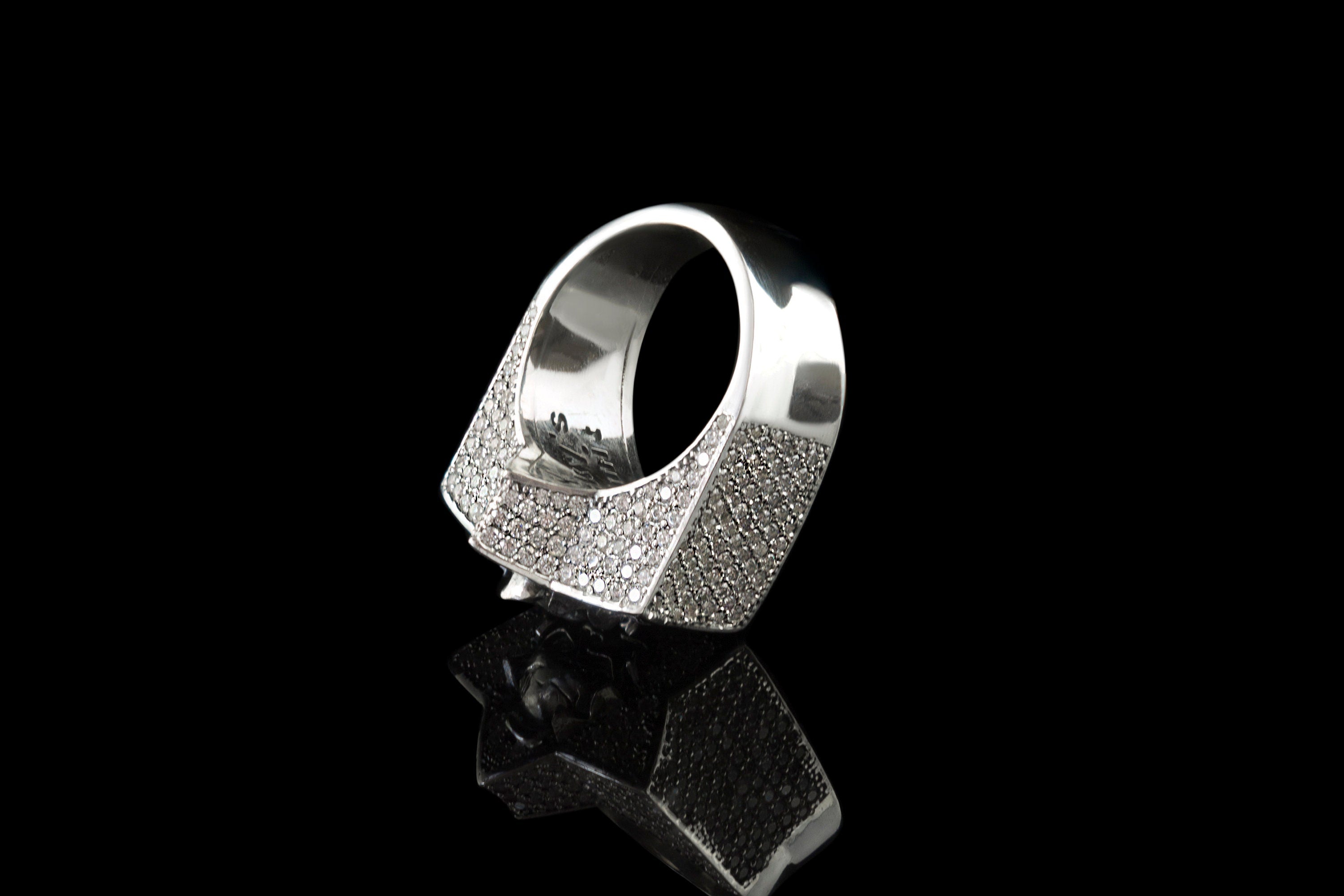 Sky's The Limit ring upright in profile showing the band