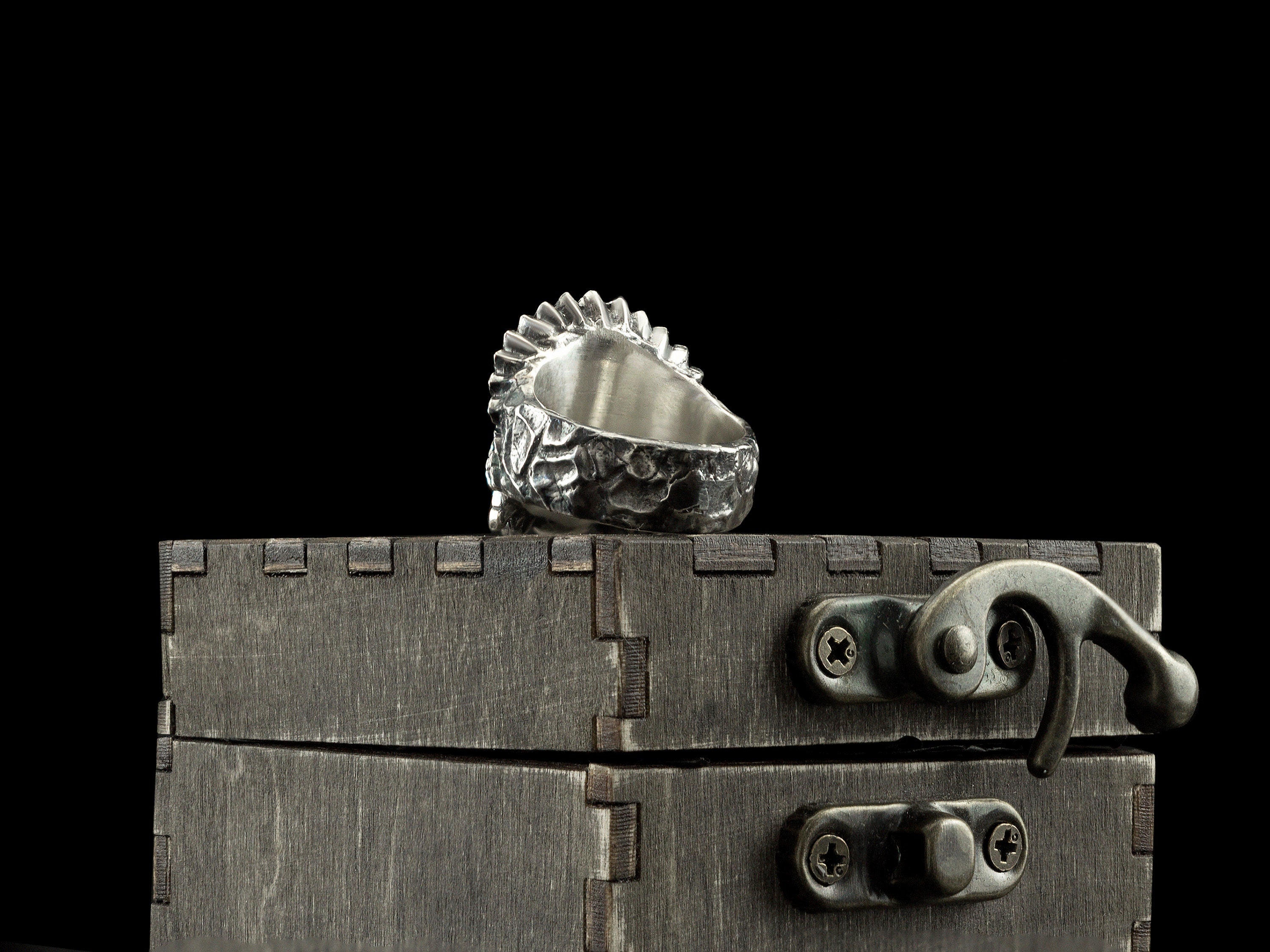 Back view of the War Bonnet ring showing the feather crest of the headdress