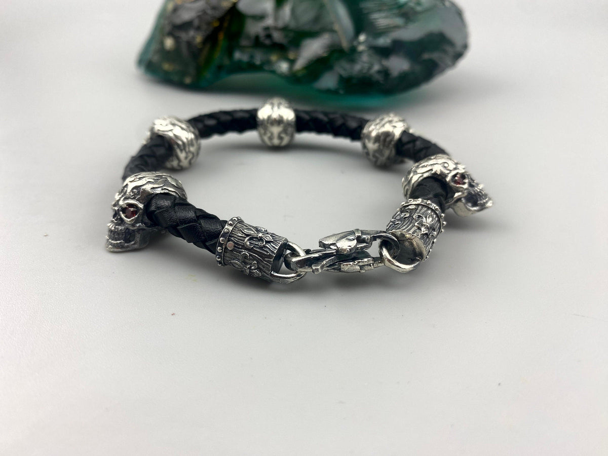 Wild skull bracelet showing the silver clasp and end caps