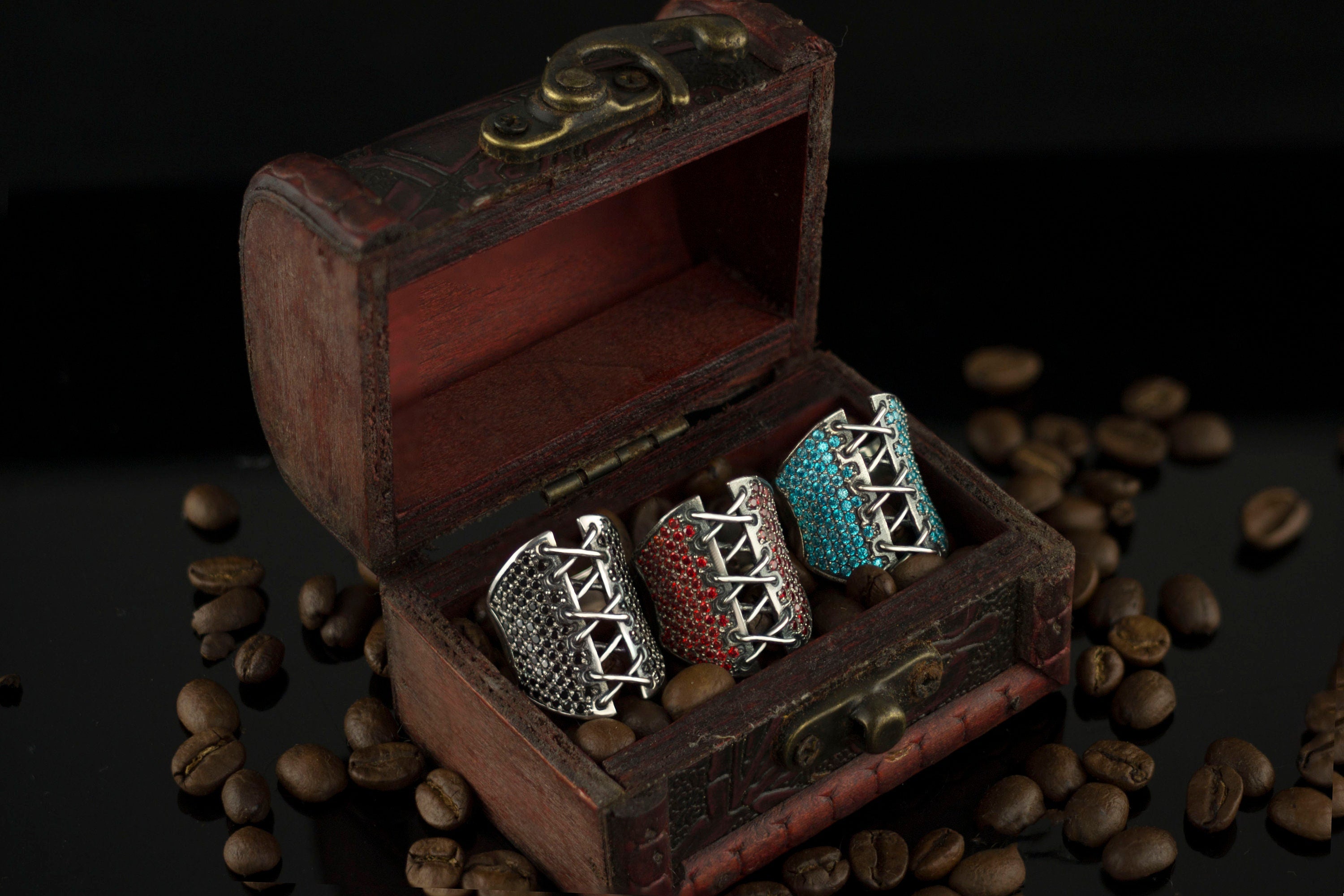 Corset Ring with red gemstones