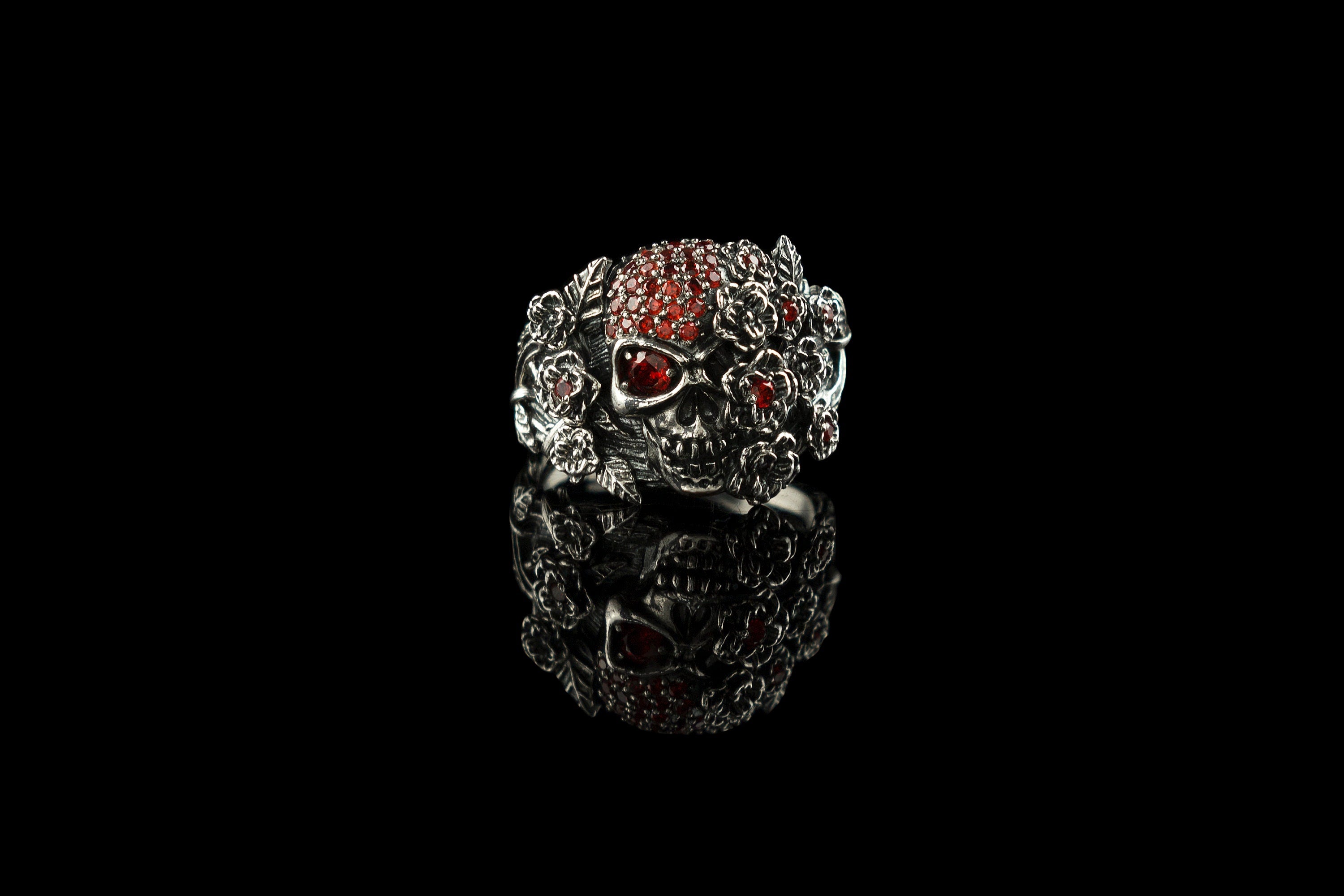 Women's skull ring Adjustable ring Skull with rose Red gemstones Garnet