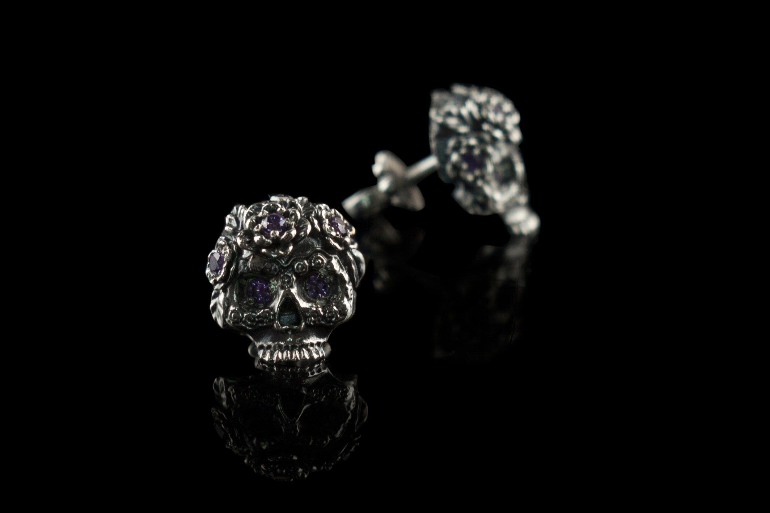 Skull studs Silver skull earrings Screw back studs Frida earrings