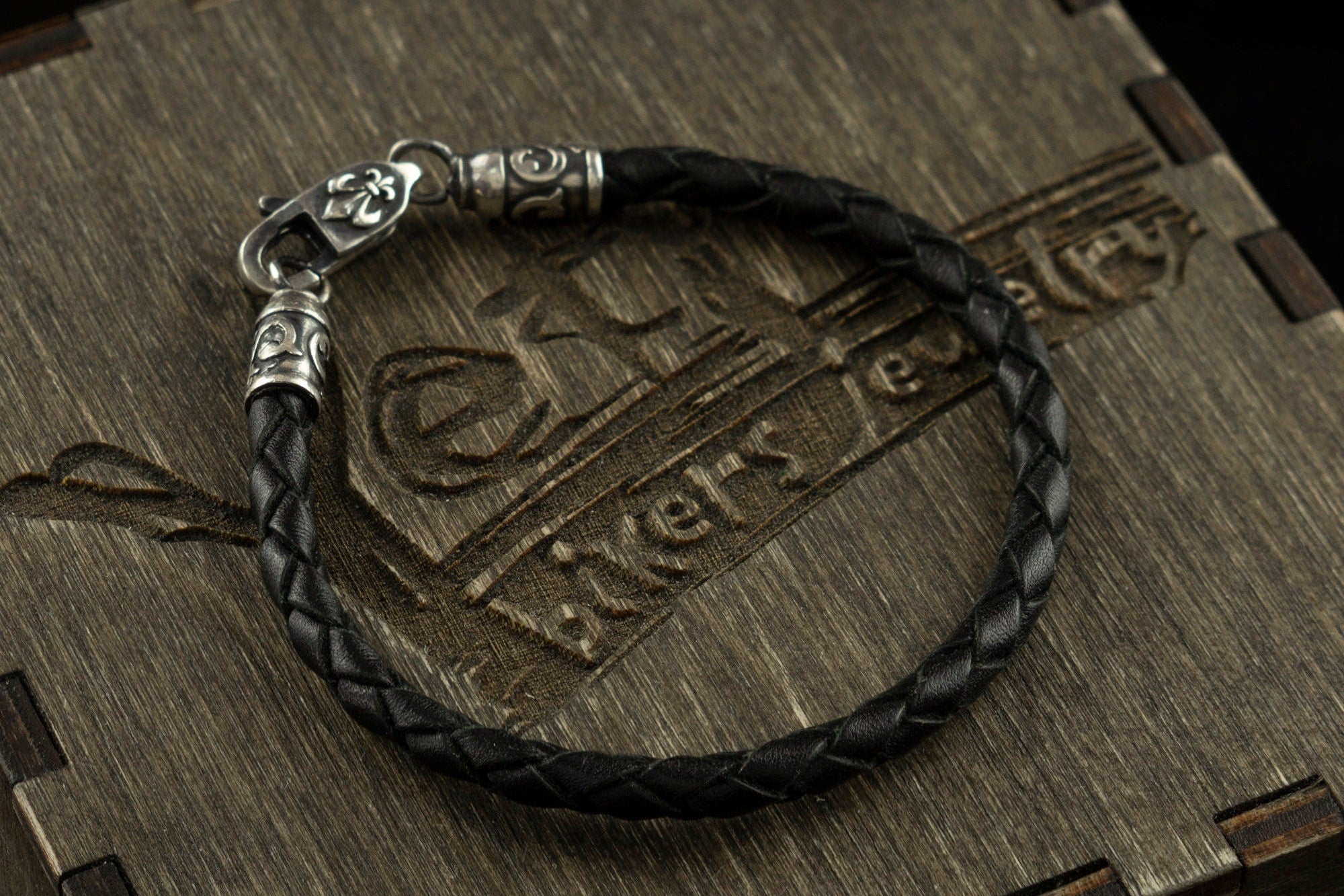 Leather bracelet with silver claps Black leather bracelet