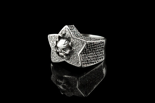Gemstones skull ring Star white and black
