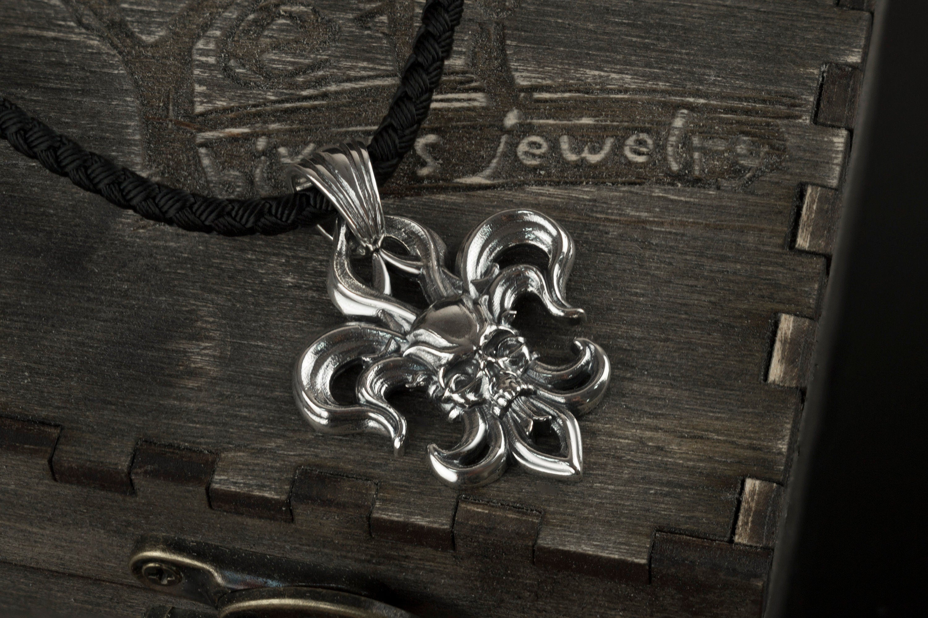 Skull pendant Skull jewelry for biker Fleur de Lis pendant Bikers jewelry