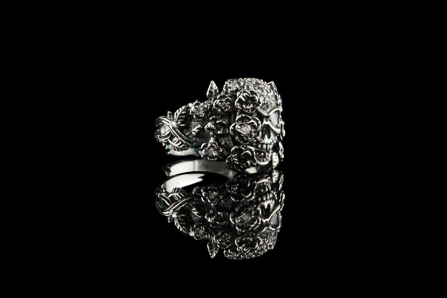 Women's skull ring Adjustable silver skull ring White gemstones Silver skull ring Skull with flowers