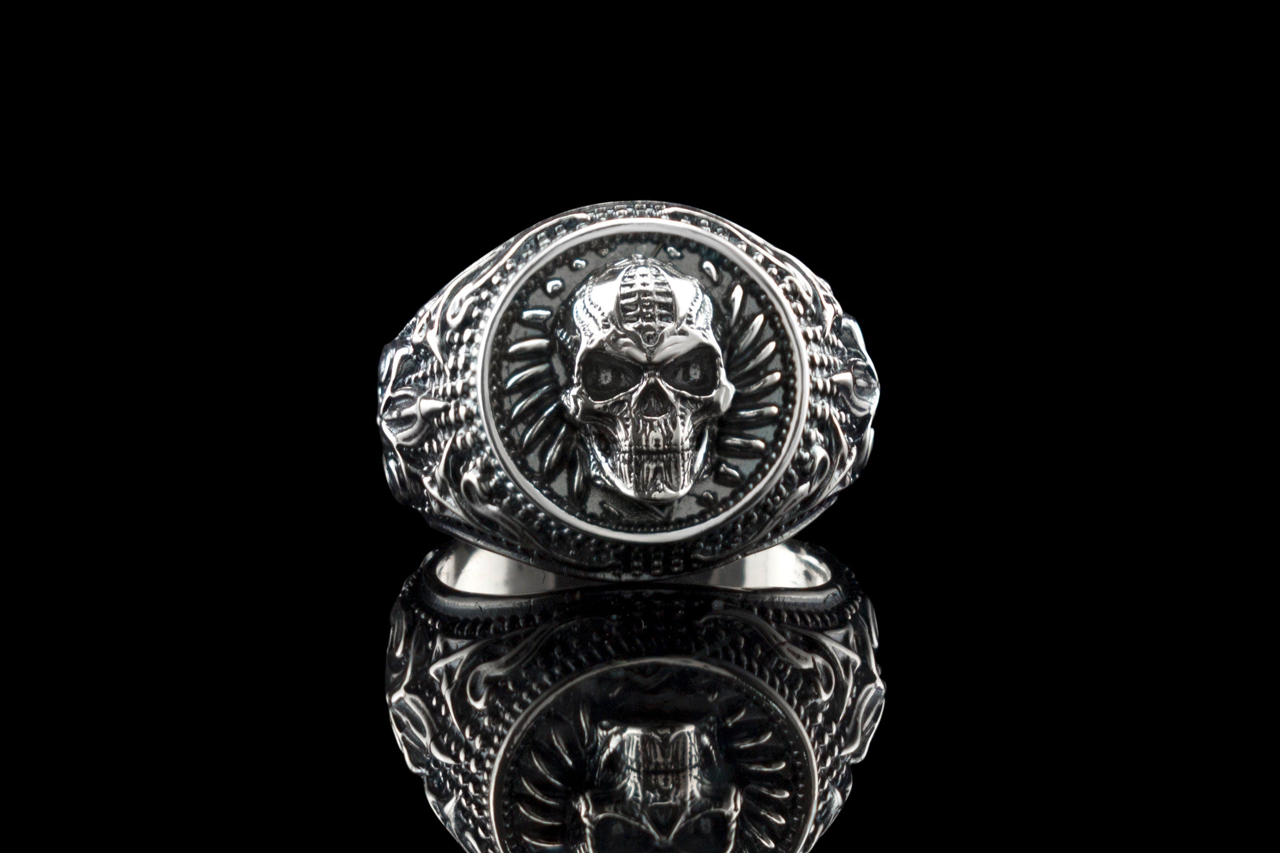 Skull ring  Biker jewelry Brutalist silver ring