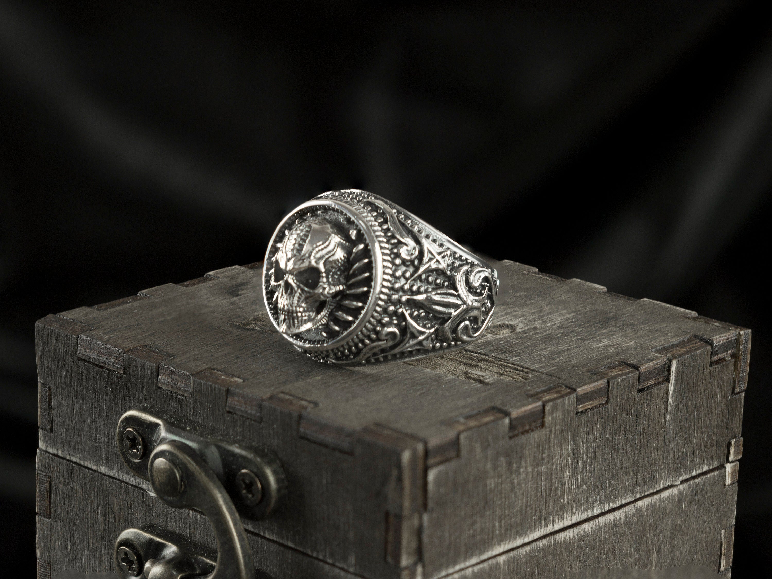 Skull ring  Biker jewelry Brutalist silver ring