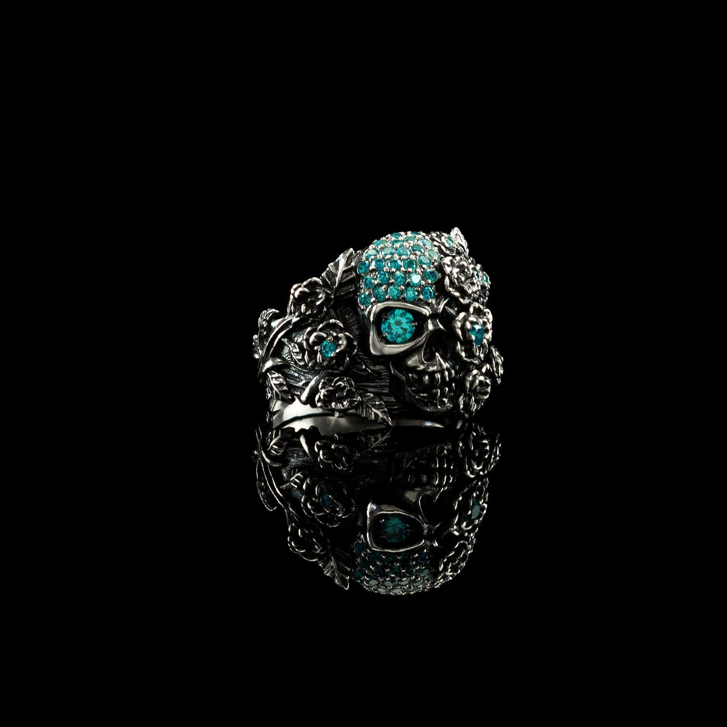 Blue women's skull ring Adjustable silver skull ring Blue gemstones Silver skull ring Skull with flowers