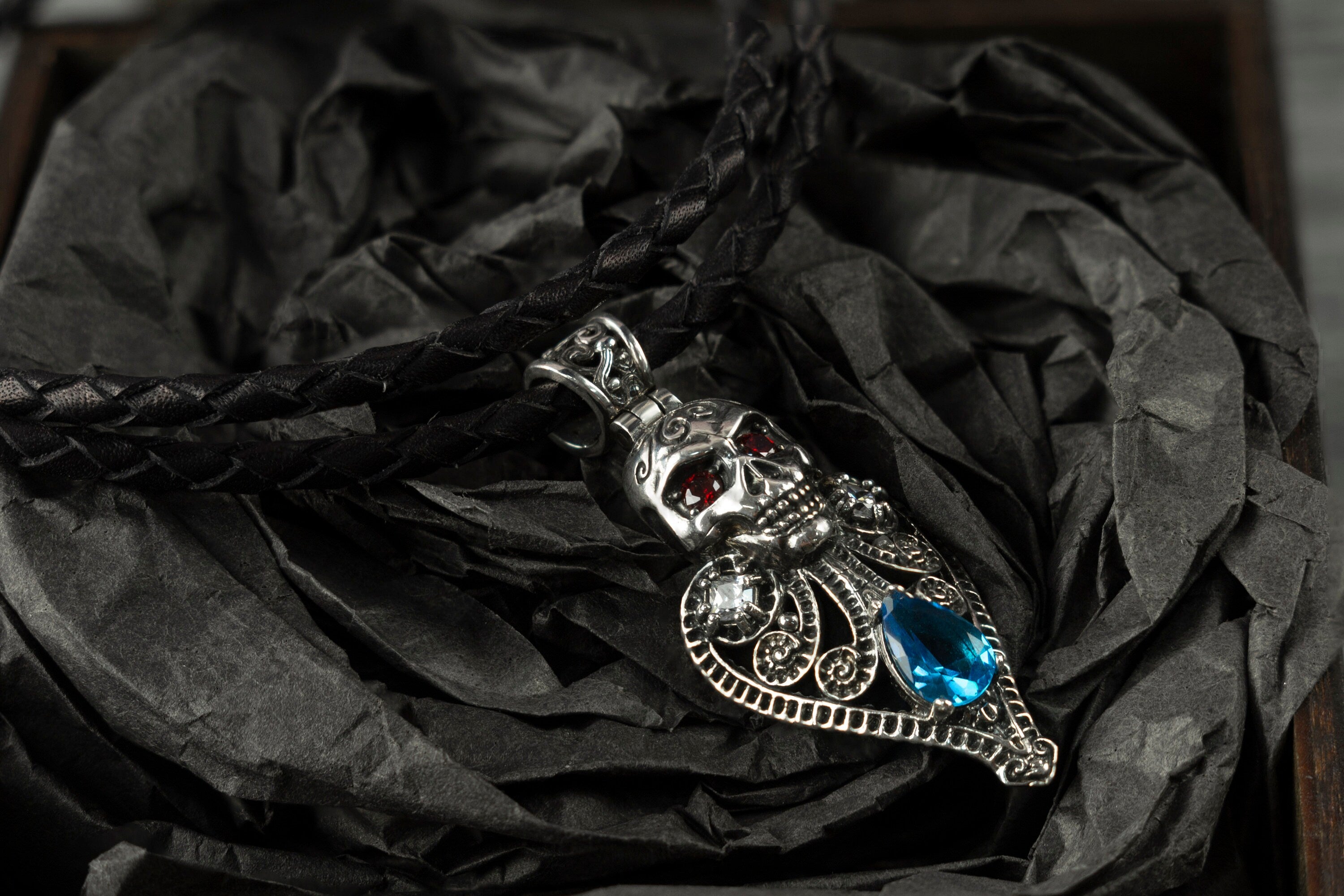 Women's skull pendant Silver skull pendant for her Gothic jewelry