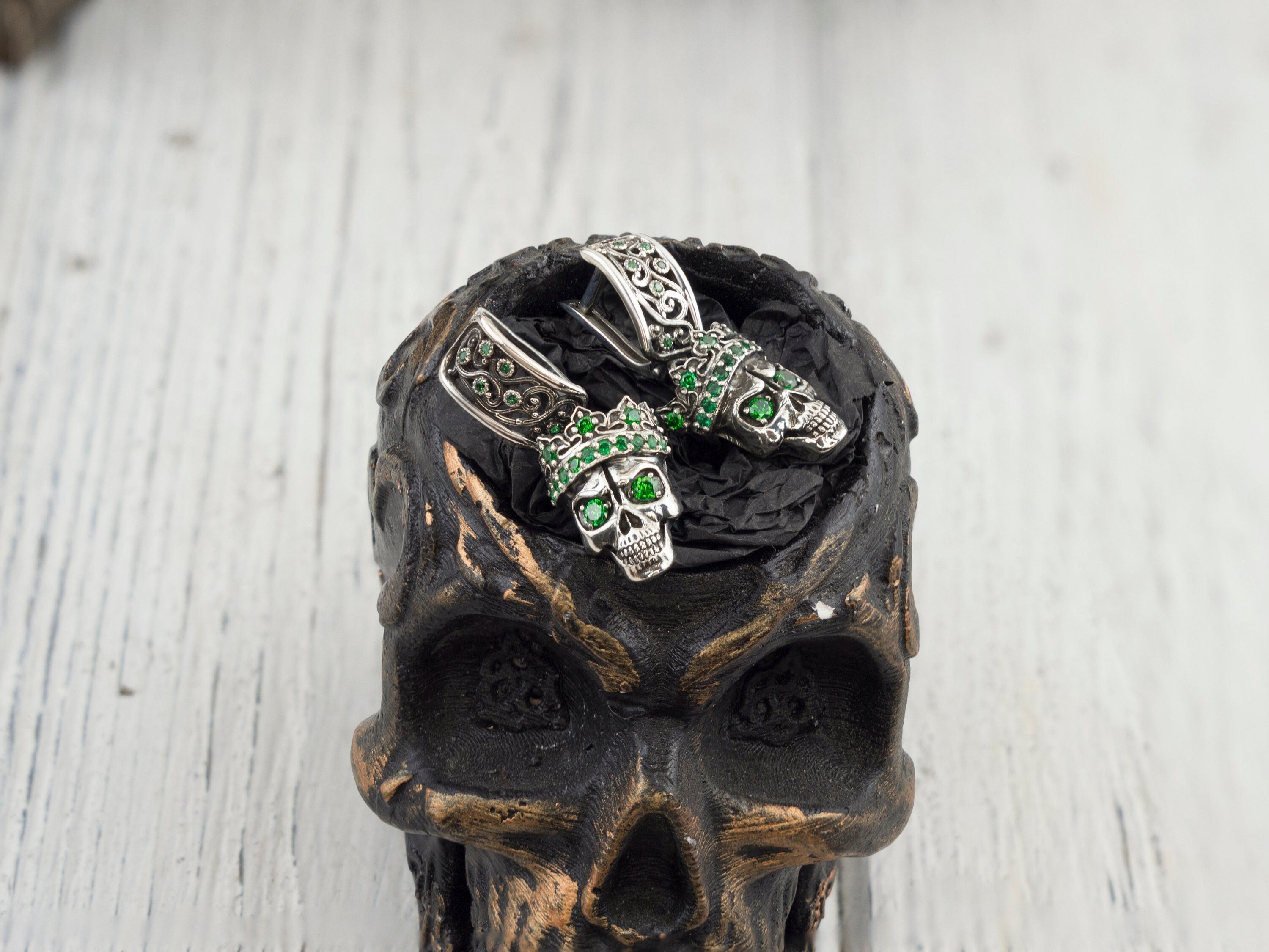 Silver skull earrings Women skull jewelry Santa Muerte earrings Green gemstones