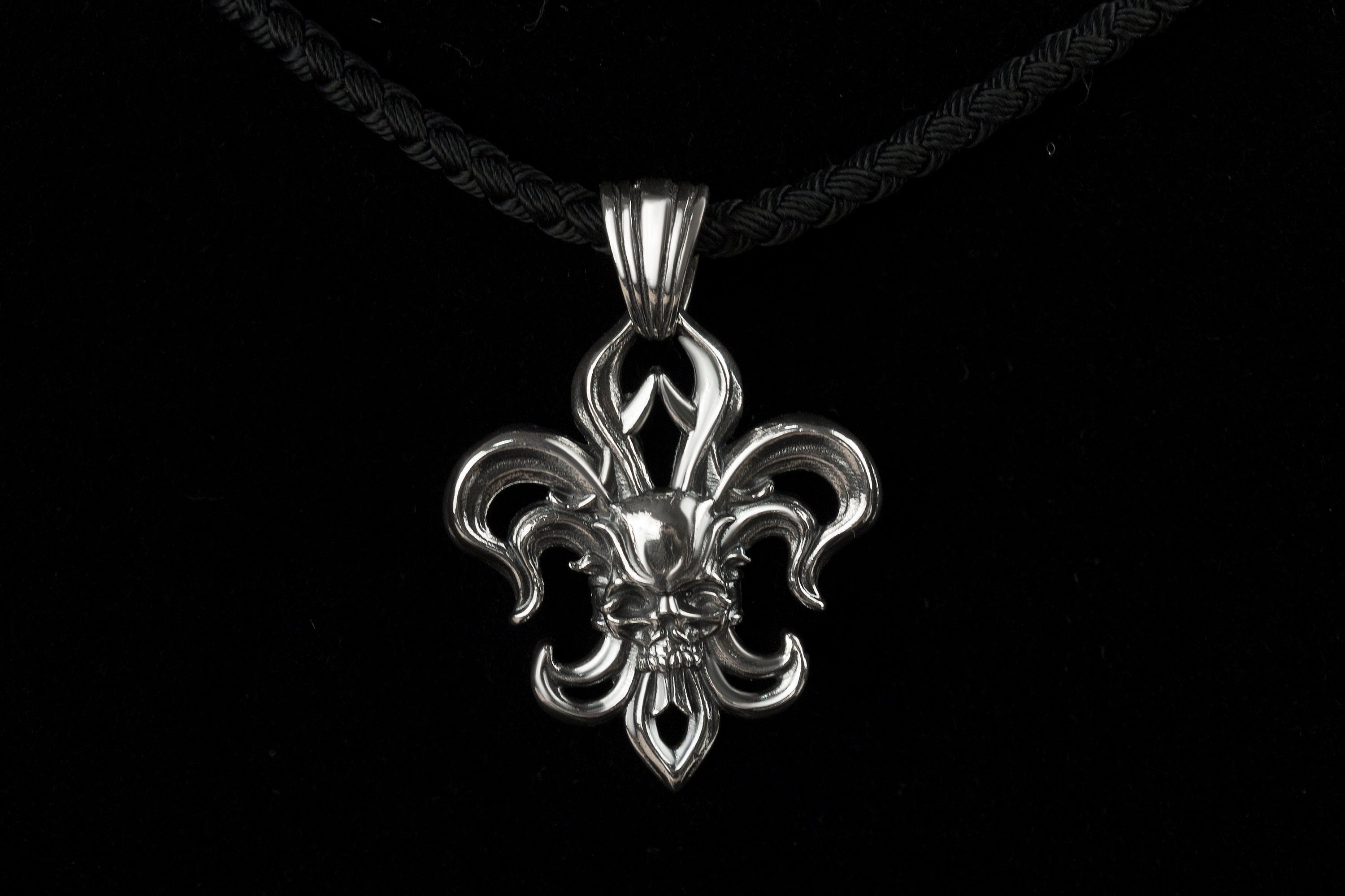 Skull pendant Skull jewelry for biker Fleur de Lis pendant Bikers jewelry